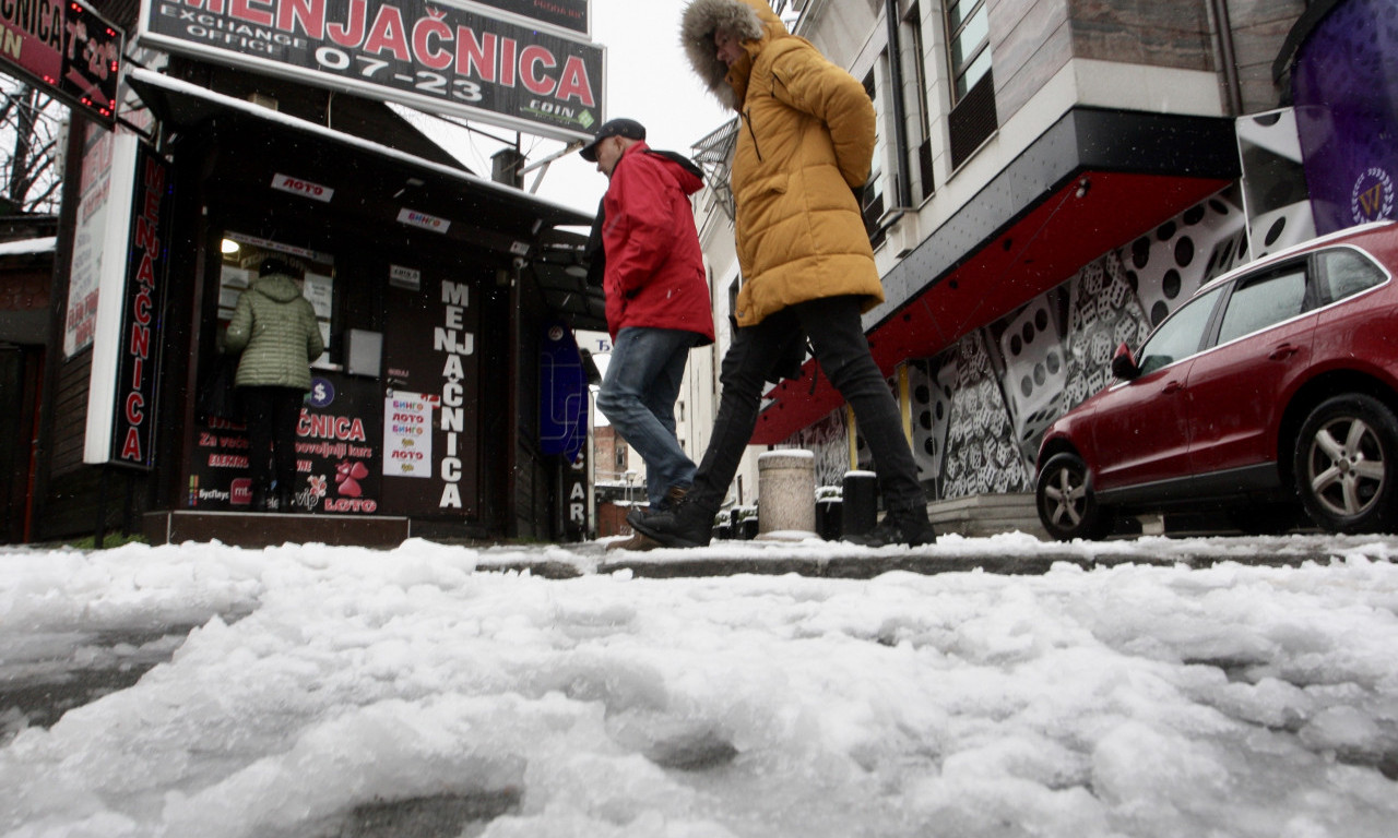 Zbog snega USPOREN SAOBRAĆAJ u Beogradu, Vojvodini i jugozapadnoj Srbiji