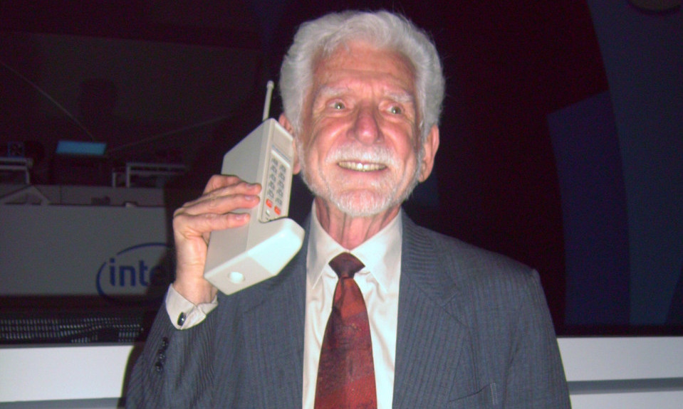 Nagrada za ŽIVOTNO DELO: Martin Kuper izumeo prvi mobilni telefon, popularnu "CIGLU"