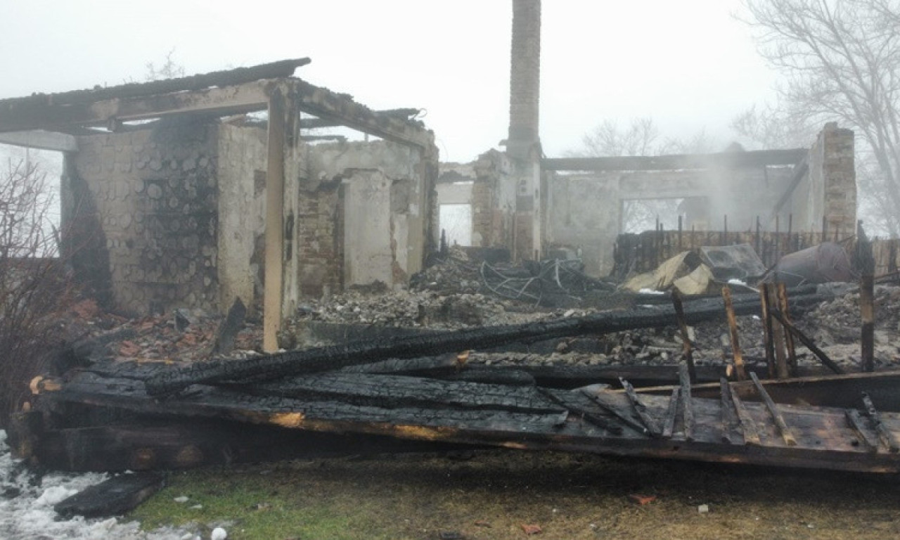 Ostali BEZ IČEGA, ali samo kad su svi DOBRO: Pošto je vatra PROGUTALA SVE stiže POMOĆ Todosijevićima