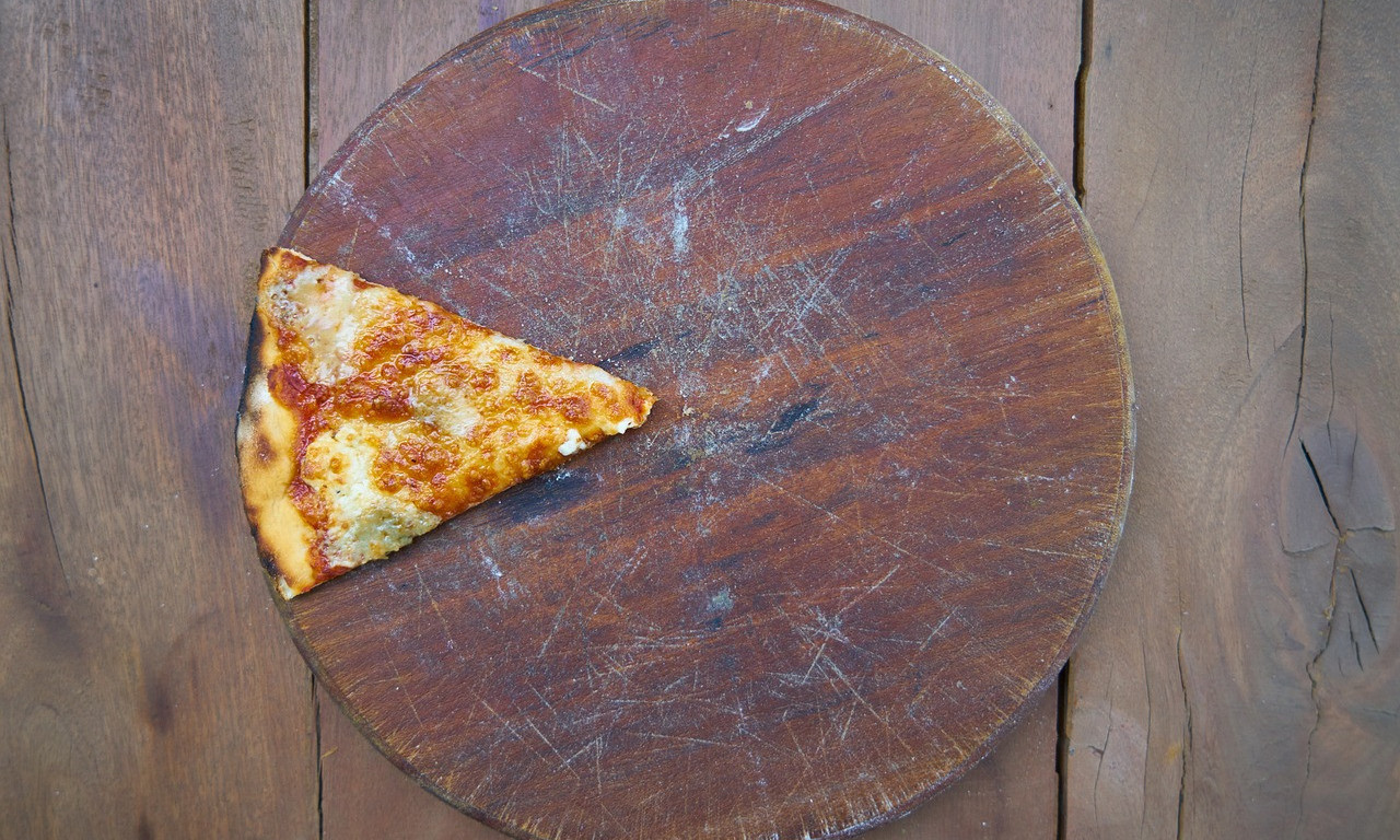 EVROPLJANI I DALJE BACAJU VELIKE KOLIČINE HRANE NEDELJNO Evo koja zemlja po tom pitanju prednjači