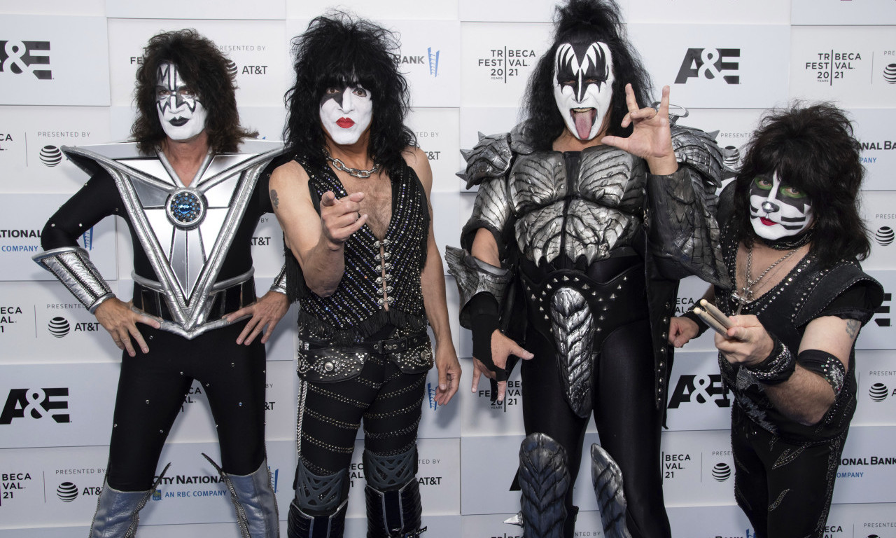 PREMINUO OSNIVAČ BENDA KISS! Rokeri tuguju za legendarnim gitaristom (FOTO/VIDEO)