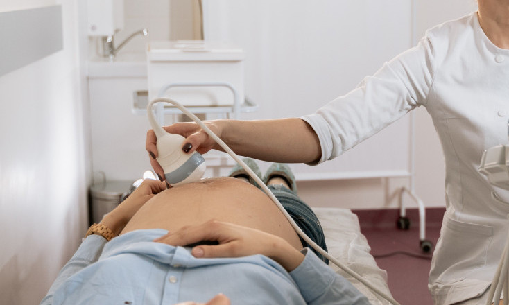 Samo u Srbiji ginekolog PREGLEDA trudnice SVAKOG MESECA: U svetu žene provere TRIPUT tokom cele TRUDNOĆE