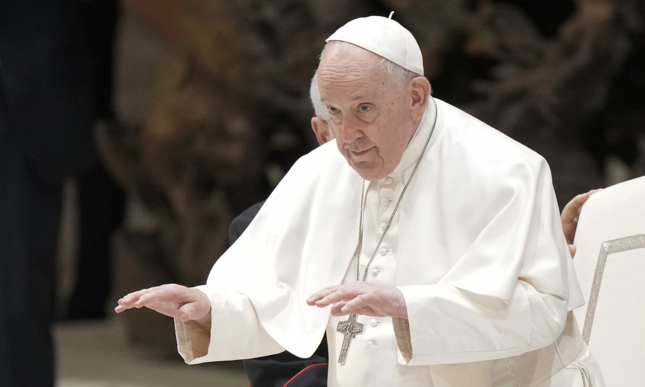 Papa Franja HOSPITALIZOVAN zbog respiratorne infekcije