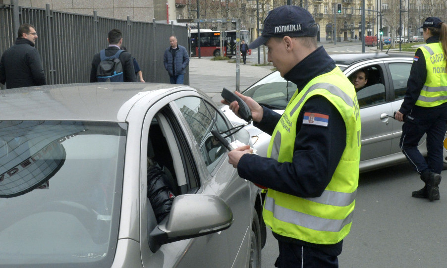 ALARMANTNO UPOZORENJE MUP-A: Godišnje 100 ljudi izgubi život zbog nevezivanja pojasa!