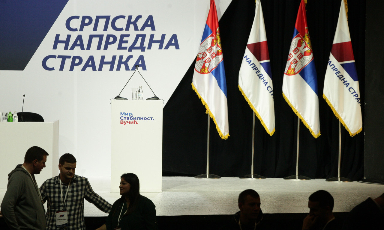 Vučić: Važno da pronađemo nove ljude i kadrovski REKONSTRUIŠEMO stranku