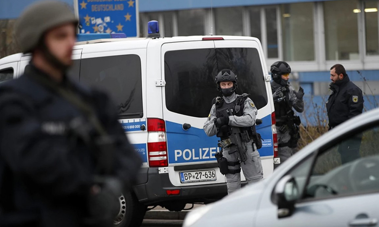 DRAMA U BERLINU, dve naoružane osobe u konferencijskom centru, POLICIJA NA LICU MESTA