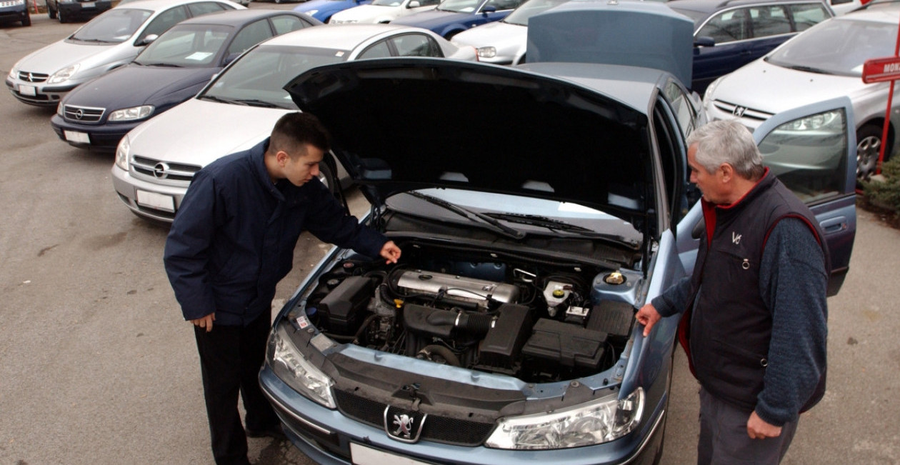 "BABA GA VOZILA" i ostali fazoni padaju u VODU: Kako da smanjite cenu AUTOMOBILA za 20% i da TAČNO znate ŠTA KUPUJETE