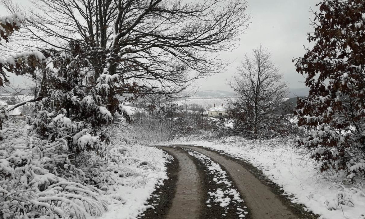 UPOZORENJE NA BOŽIĆ Zbog snega i leda na putevima izdat apel - obratite pažnju, opasno je