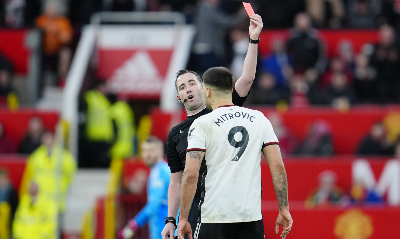 Mitrović "UKANALIO" Fulam protiv JUNAJTEDA: Dao gol, pa dobio crveni karton i "PRODAO" ekipu