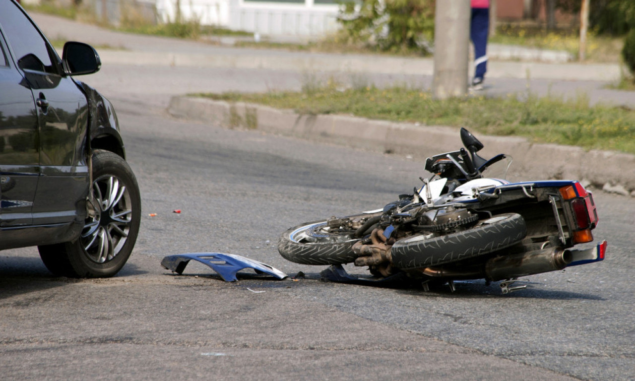 TEŠKA NESREĆA U OBRENOVCU! Poginuo MLADIĆ na motociklu, fotografija sa lica mesta je JEZIVA (FOTO)