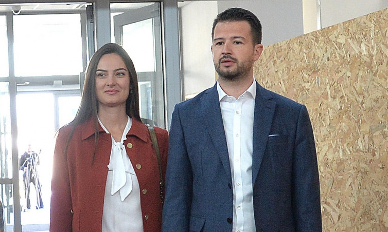 Lepa MILENA ukrala pažnju birača u CG: Evo kako izgleda SUPRUGA Jakova Milatovića