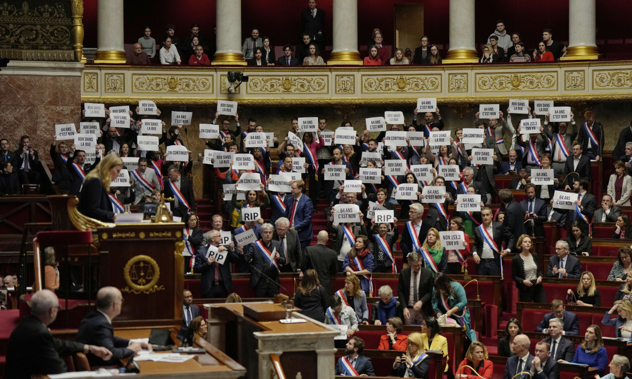 Francuska VLADA "za dlaku" PREŽIVELA GLASANJE o nepoverenju: MAKRON podelio i parlament