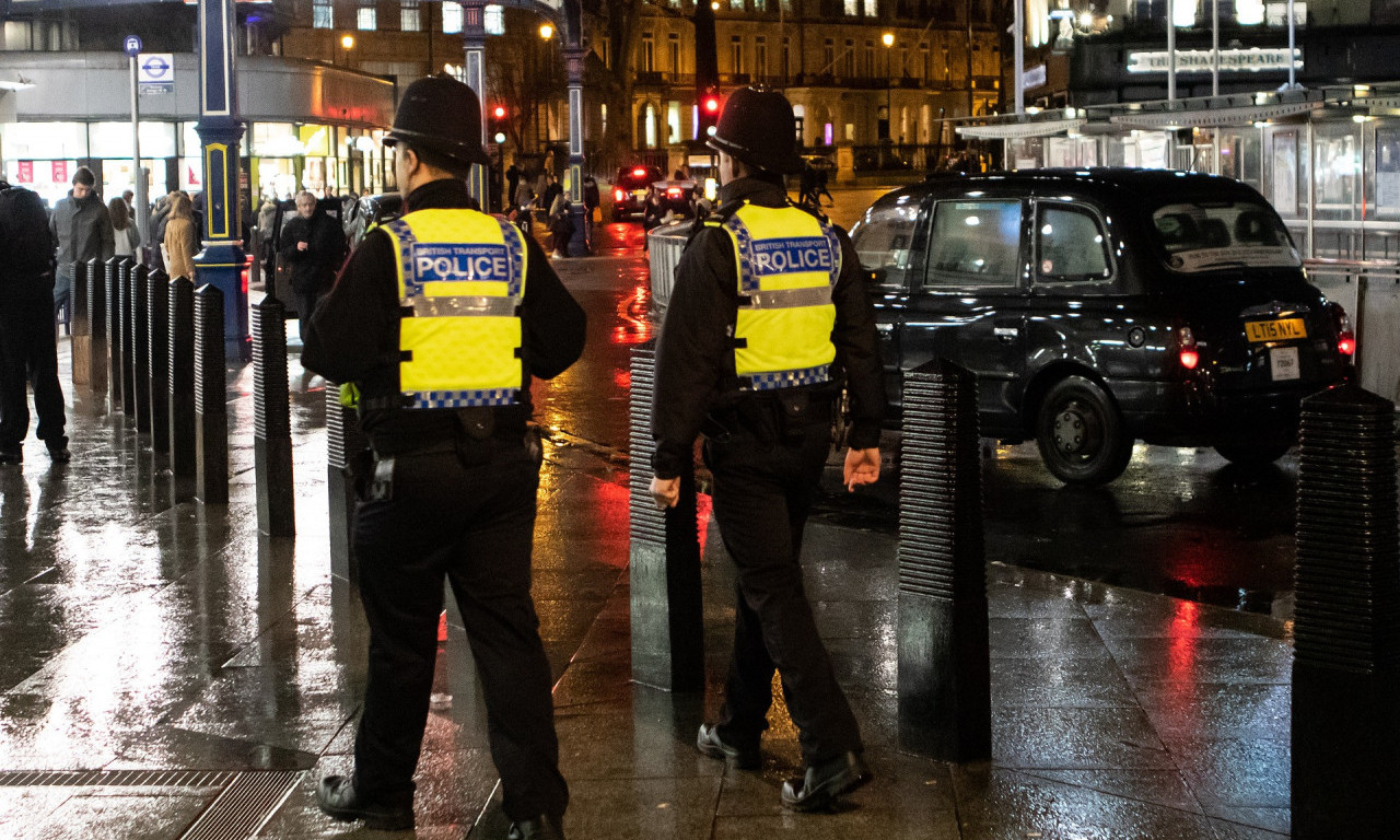 Istraživanje zbog koga se STIDI ENGLESKA: Londonska policija je RASISTIČKA, SEKSISTIČKA I HOMOFOBIČNA