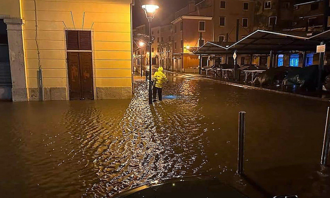 Stiže i u Srbiju? Jako nevreme u ROVINJU i POREČU: Objekti POTOPLJENI, vetar ČUPAO STABLA