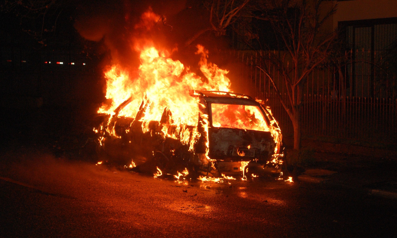 OČEVICI SUDARA ISTRAUMIRANI - slutilo je na ZLO! Vatrogasci IZVLAČILI PUTNIKE iz UGLJENISANIH vozila u Šapcu