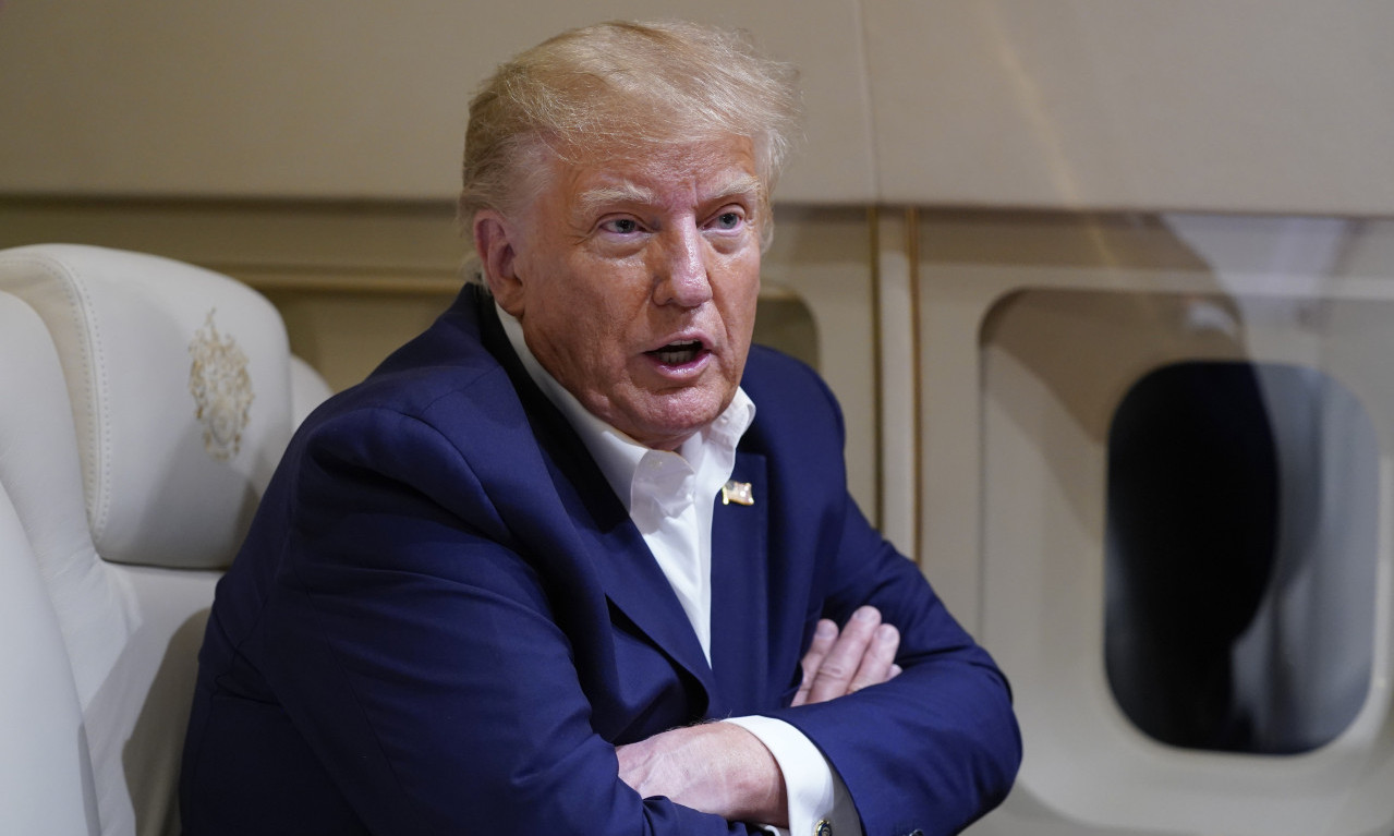 DRAMA U PREDSEDNIČKOM AVIONU, TRAMP HITNO VRAĆEN NA AERODROM! Problemi na putu za Davos