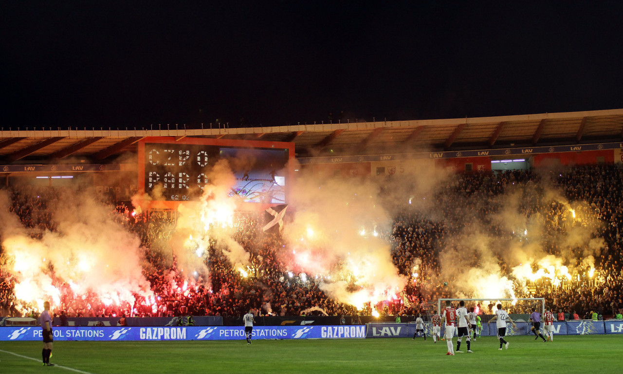 (VIDEO) HILJADE GROBARA KRENULO KA ZVEZDINOM STADIONU! Korteo od juga JNA prema "Rajku Mitiću"