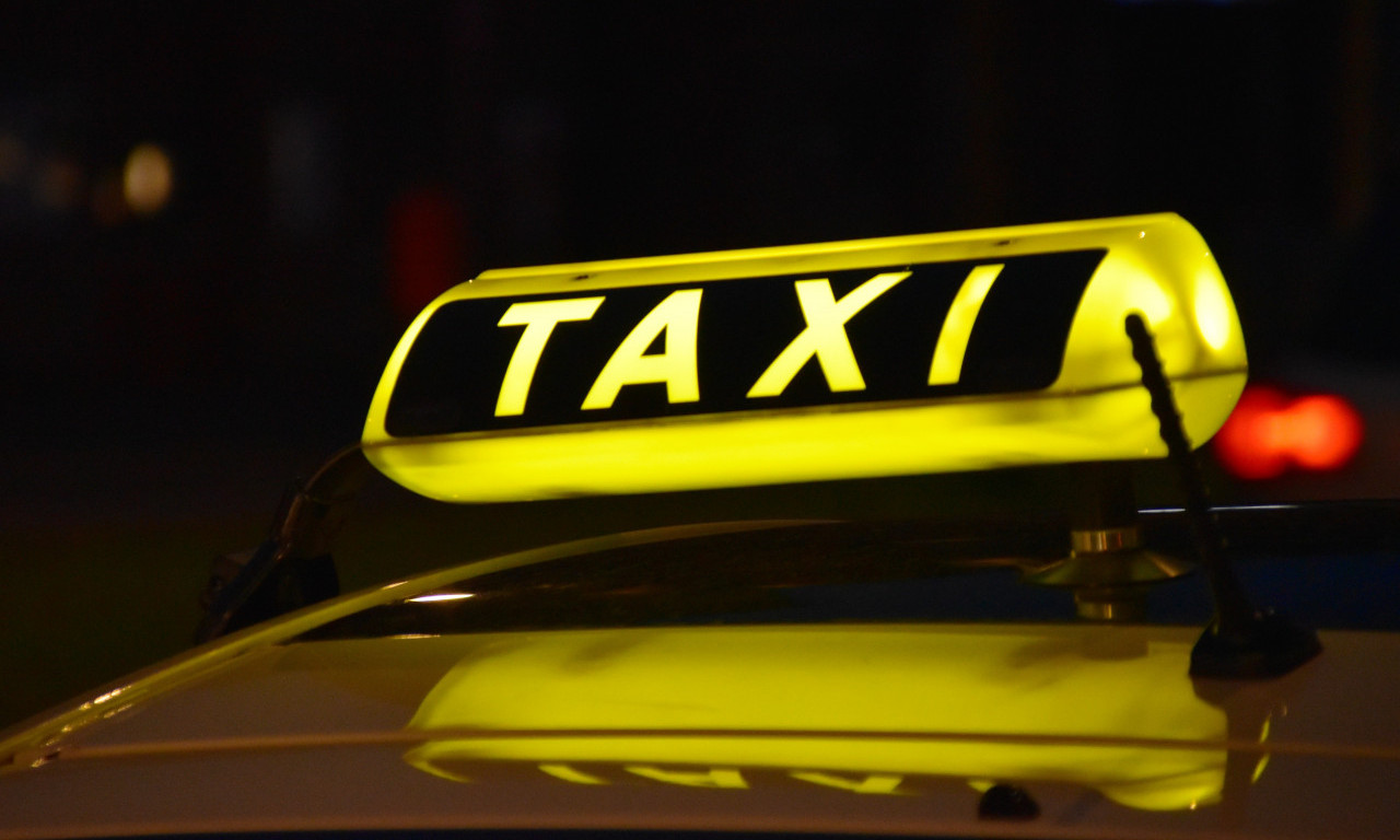 Taksista u Beogradu OJADIO STRANCA za 100 EVRA, ali nije znao da mladić ZNA ZA FORU: Dobio je PARE, ali ga čeka i KAZNA