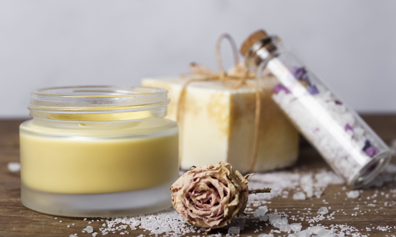 Da vam KUĆA MIRIŠE onako kako vi hoćete - napravite PRIRODNI OSVEŽIVAČ s mirisom PO SVOJOJ ŽELJI