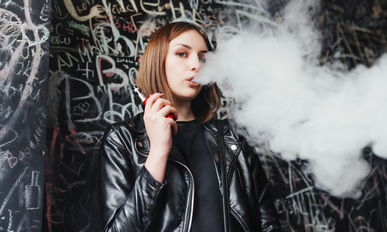 Zabranjuje se prodaja ELEKTRONSKIH CIGARETA maloletnicima!