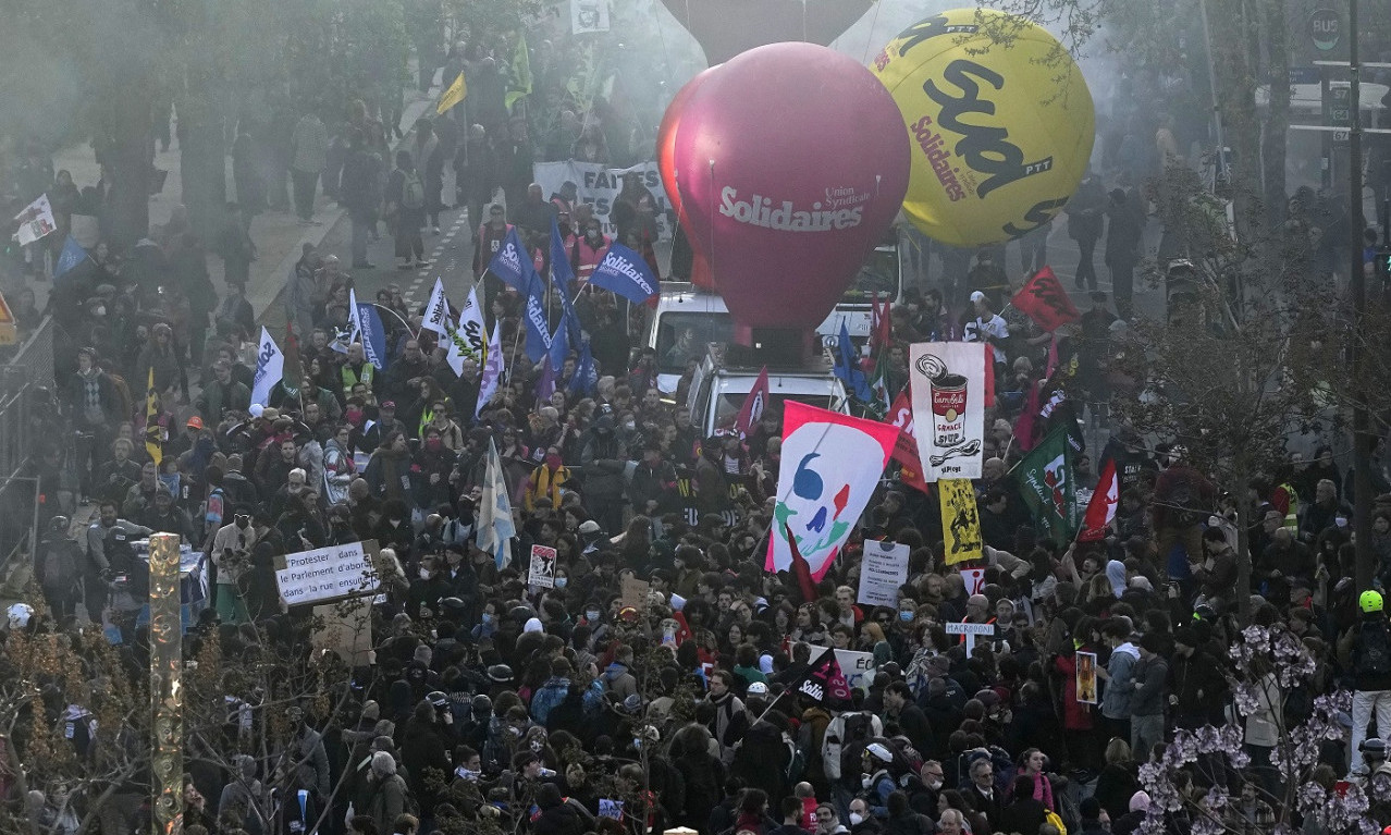 Opet GORELA Francuska, MILIONI na ulicama: PALJENE banke i restorani, POVREĐENI i policajci i demonstranti