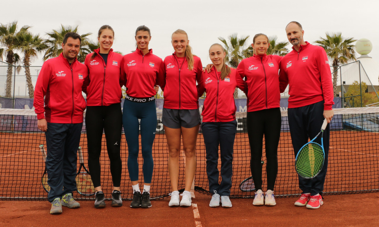 VEMIĆ PONOSAN UPRKOS PORAZU: Teniserke Srbije poražene od Slovenije.