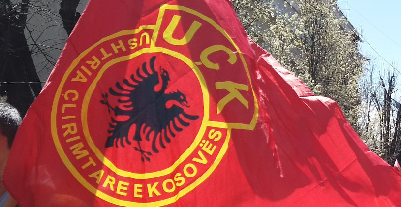 ZASTAVE ZLOGLASNE OVK VIJORE SE GRČKOM Albanci vršljali po ulicama, evo zbog čega i kako je to izgledalo (VIDEO)