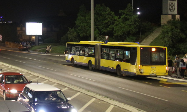 Detalji TUČE MALOLETNIKA u AUTOBUSU 27! Trojica napadnuta NOŽEM