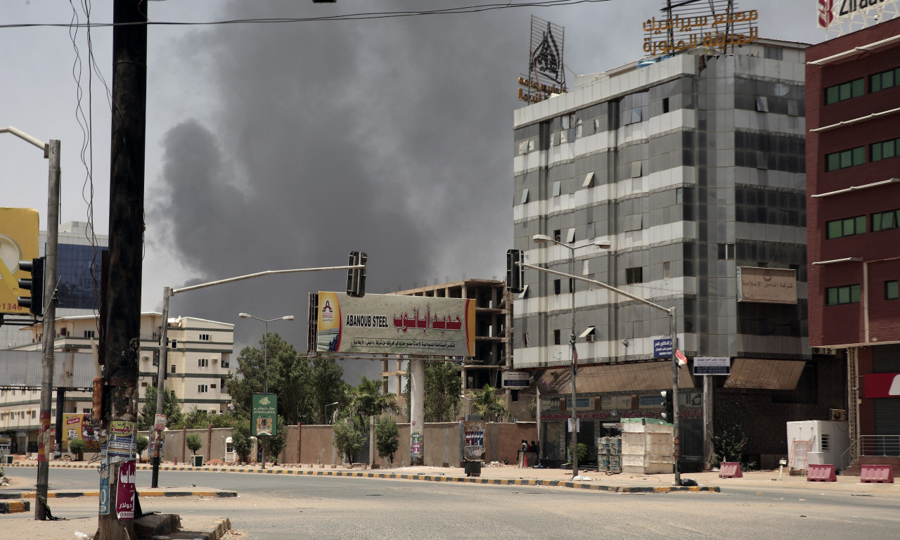 EKSPLOZIJE i artiljerijski napadi u SUDANU: Ima MRTVIH i u Kartumu, PUCAJU i na putničke AVIONE