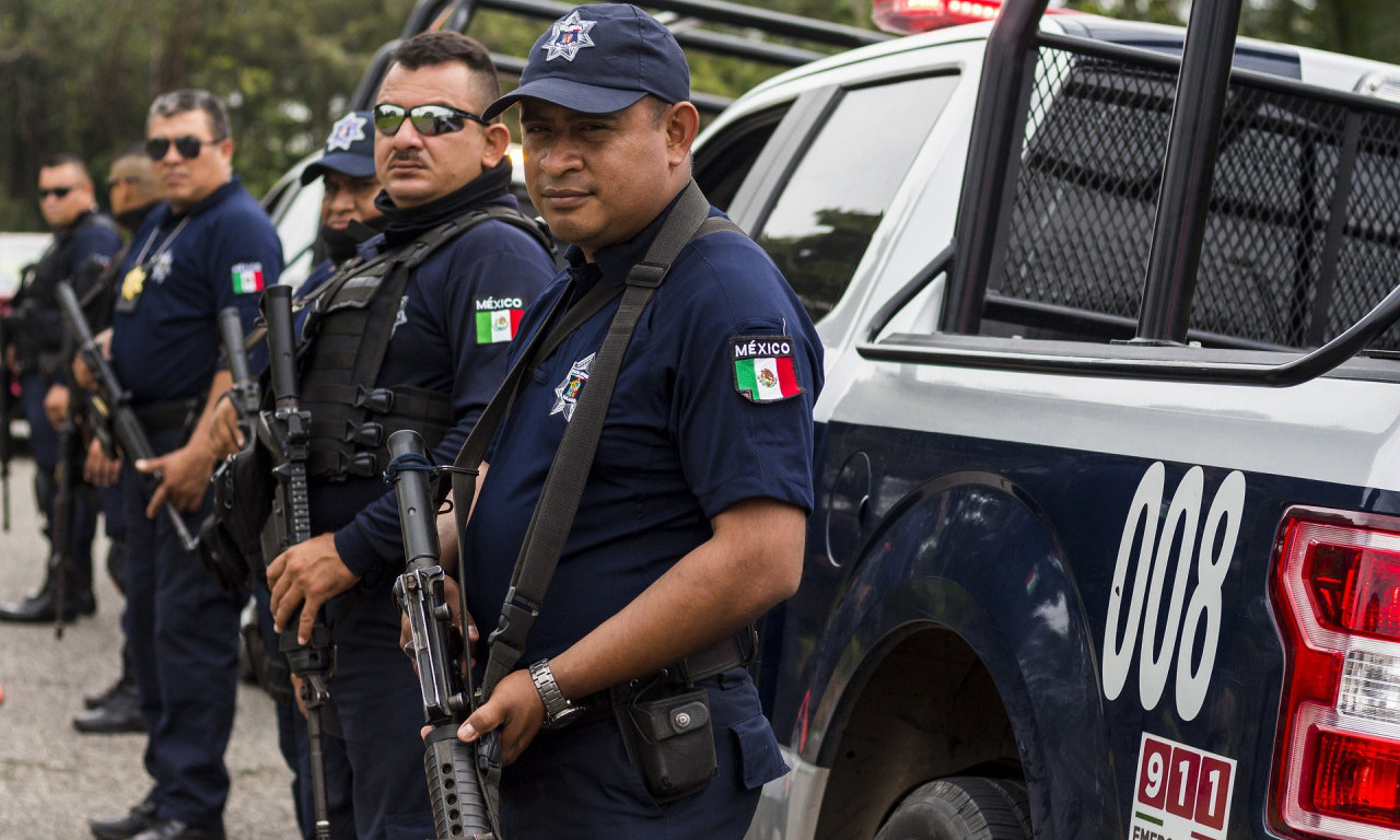 NAJMANJE 7 LJUDI UBIJENO u pucnjavi na JAVNOM BAZENU U MEKSIKU, među stradalima i deca