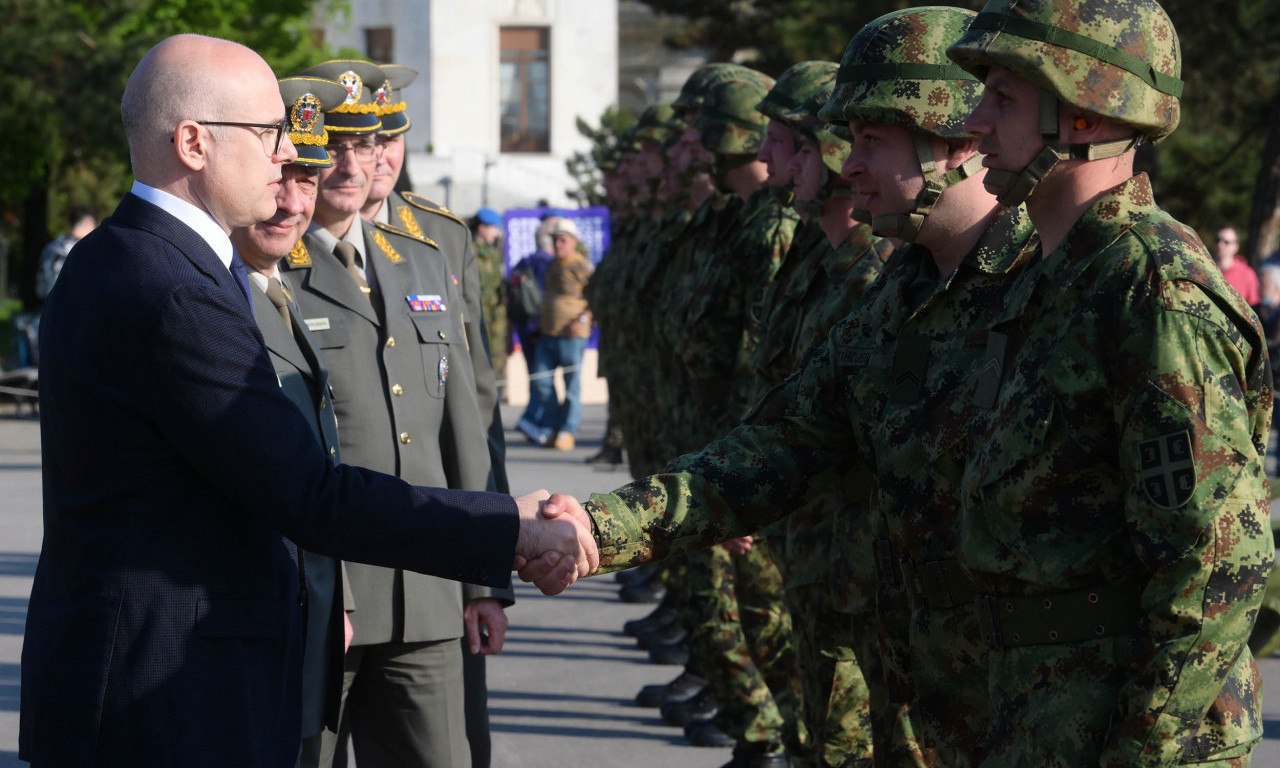 POČASNA artiljerijska PALJBA na Kalemegdanu povodom DANA VOJSKE SRBIJE