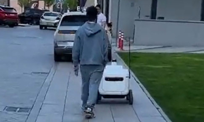 ROBOTI umesto ljudi vrše DOSTAVU: Iznenađujući prizor u BEOGRADU NA VODI i realan je