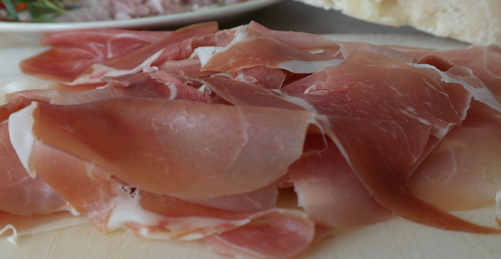 UKOLIKO SAMO POSMATRATE - 5 EVRA PO OSOBI Trgovci naplaćuju ulazak u prodavnicu, a evo zbog čega su se odlučili na takav korak