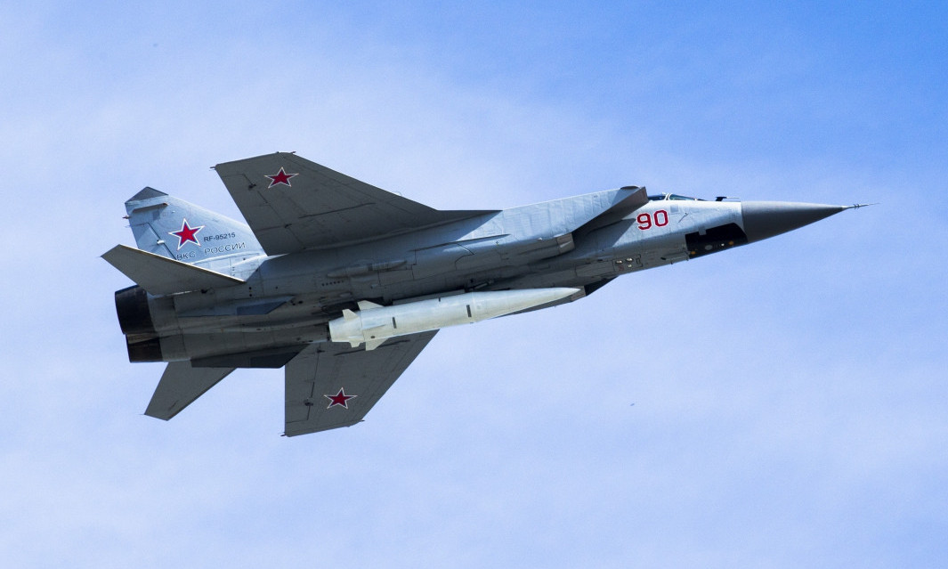 MiG-31 sprečio AMERIČKI izviđački AVION da povredi RUSKU GRANICU: "Baćuške" pokazale ZUBE i oterale ULJEZA