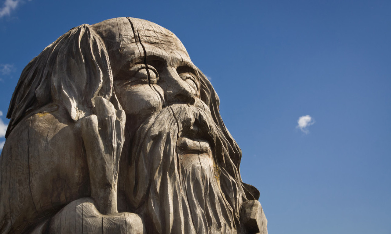 NEBOM klaparaju TOČKOVI VATRENIH KOČIJA: Da li se to PERUN razbesneo?