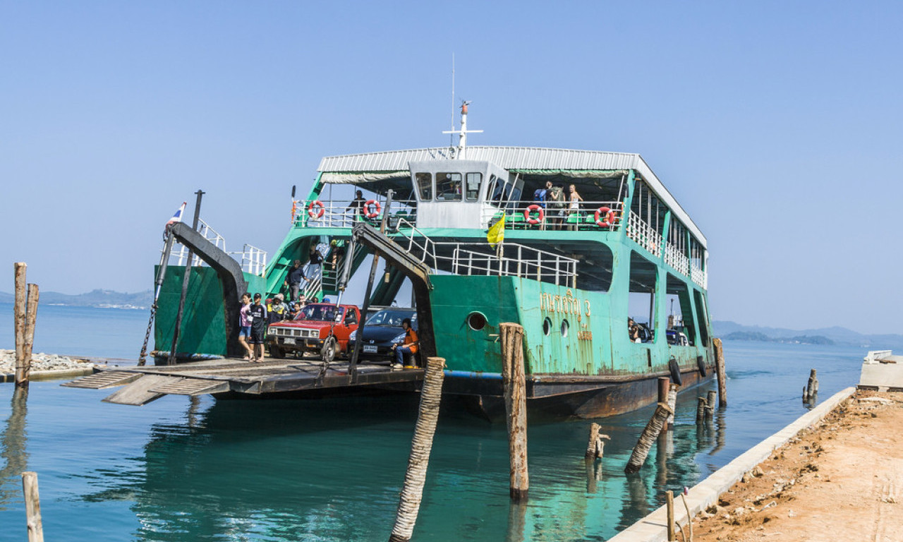 PREVRNUO SE TRAJEKT kod Sumatre, najmenje 11 LJUDI POGINULO