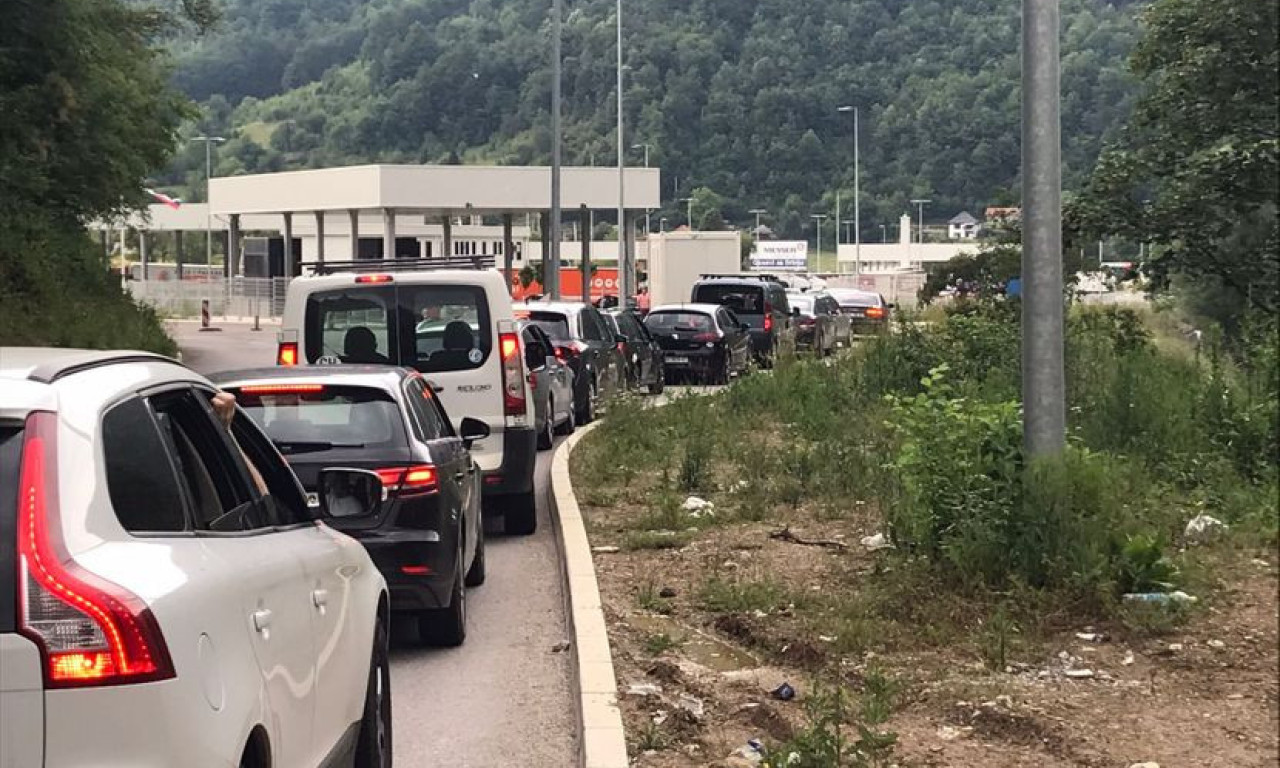 OPREZ U SAOBRAĆAJU Ove pojave mogu da budu kobne po vozače - evo i kad će gužve!