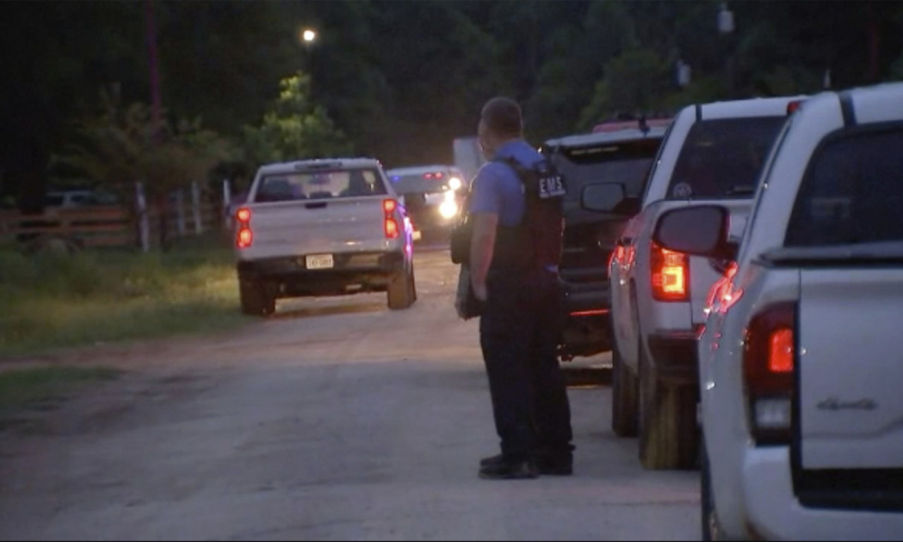 PET OSOBA UBIJENO u pucnjavi u Teksasu, policija još traga za NAPADAČEM