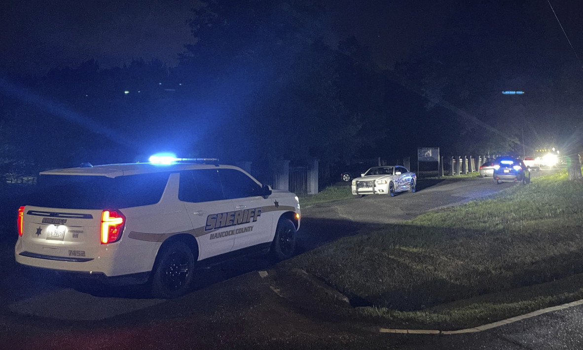 PAO AVION U NJUJORKU, IMA MRTVIH Prednji deo letelice zgužvan (FOTO)