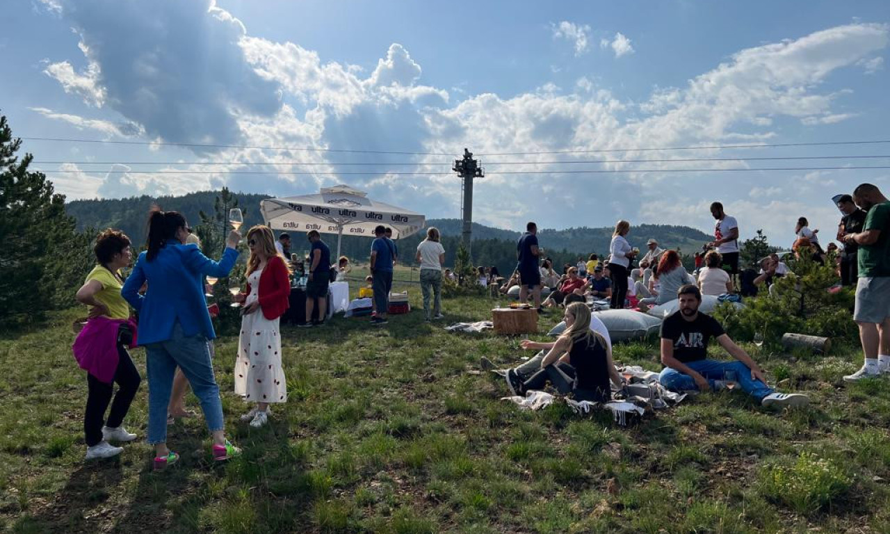 Krkljanac na ZLATIBORU, nema gde IGLA da PADNE