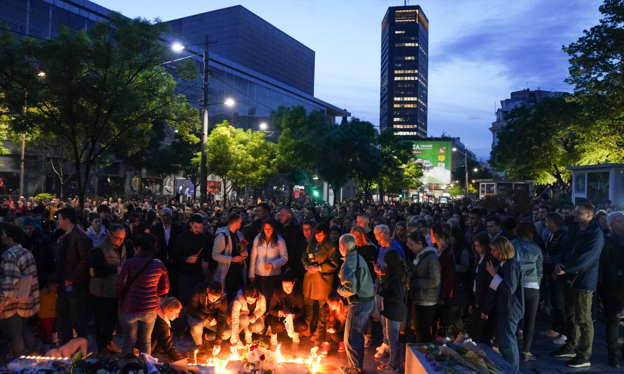Beograd je NAJTUŽNIJI GRAD NA SVETU: Hiljade građana u TIŠINI ODAJE POČAST žrtvama