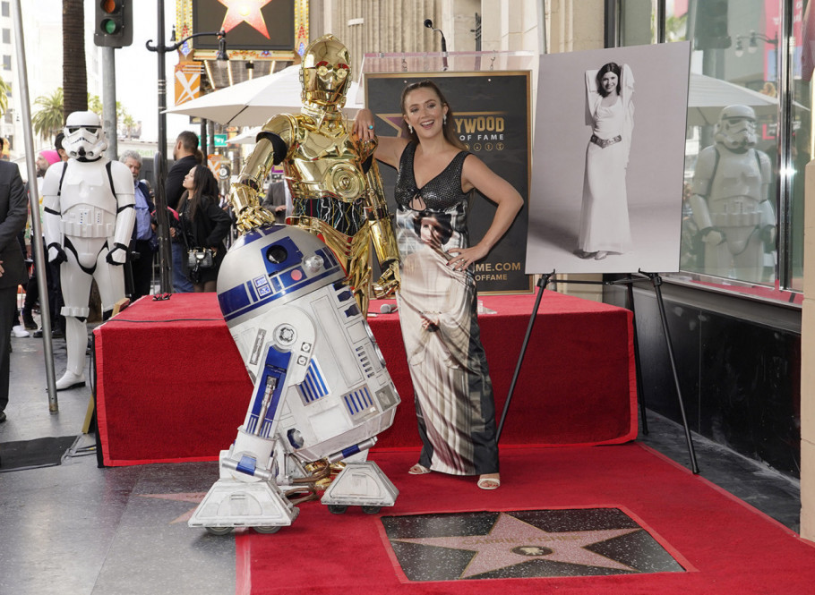Droidi iz Ratova zvezda R2-D2 i C-3PO sa Bili Lurd