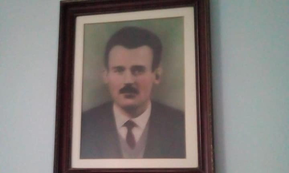 MISTERIJA U OBRENOVCU: Sestre skinule očev PORTRET sa zida, a onda su ugledale PORUKU S DRUGOG SVETA