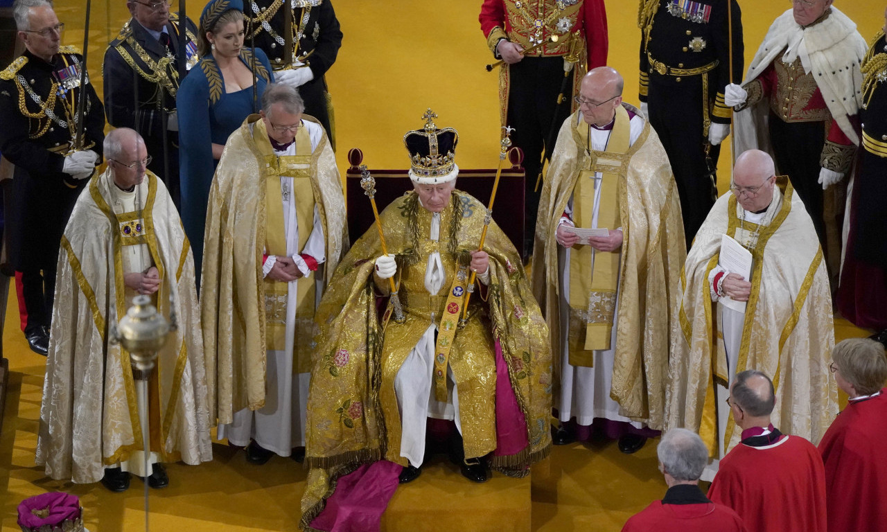 KRUNISAN ČARLS III, Ujedinjeno Kraljevstvo ujedinjeno i u molitvi - GOD SAVE THE KING