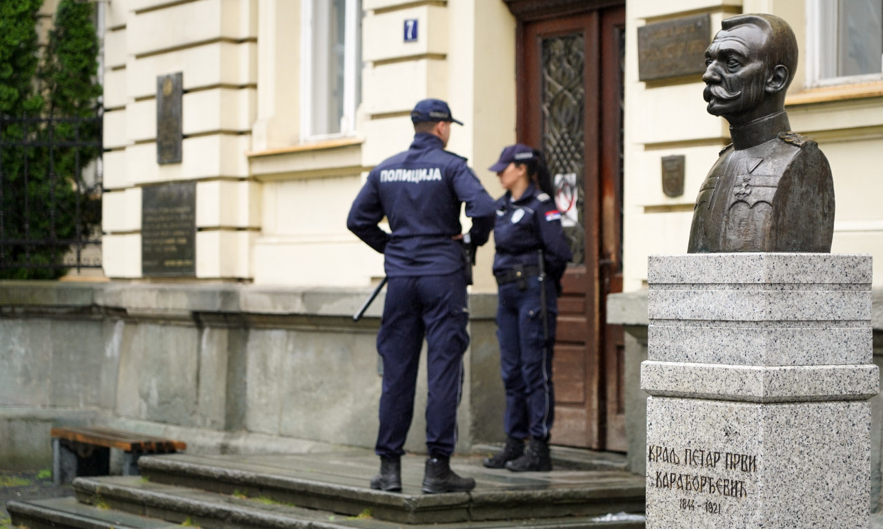 VAŽNA ODLUKA: POLICIJA ĆE OBEZBEĐIVATI SVE ŠKOLE u Srbiji od 1. septembra