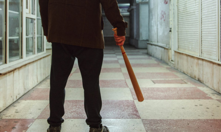 Stravično PORODIČNO NASILJE u Barajevu: Brutalno PRETUKAO OCA bejzbol palicom
