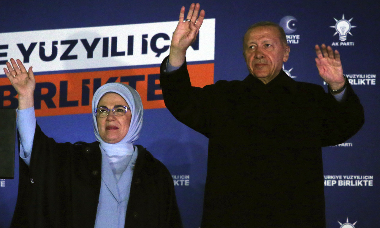 BALKON, KUHINJA i presudni izbori u Turskoj: OVAKO SE ERDOGAN noćas obratio SVOJIM PRISTALICAMA