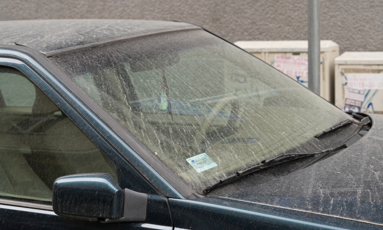 PRLJAVA KIŠA I PESAK IZ SAHARE OKOVAĆE SRBIJU Ne perite kola i prozore! Meteorolog upozorava: Čeka nas pakao