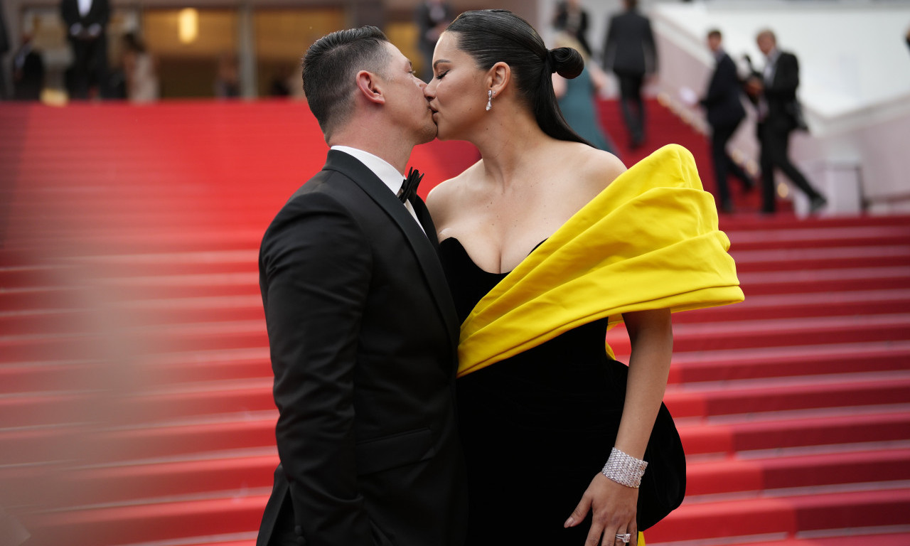 STRASNI POLJUBAC na crvenom tepihu u Kanu: Adriana Lima svima UKRALA ŠOU