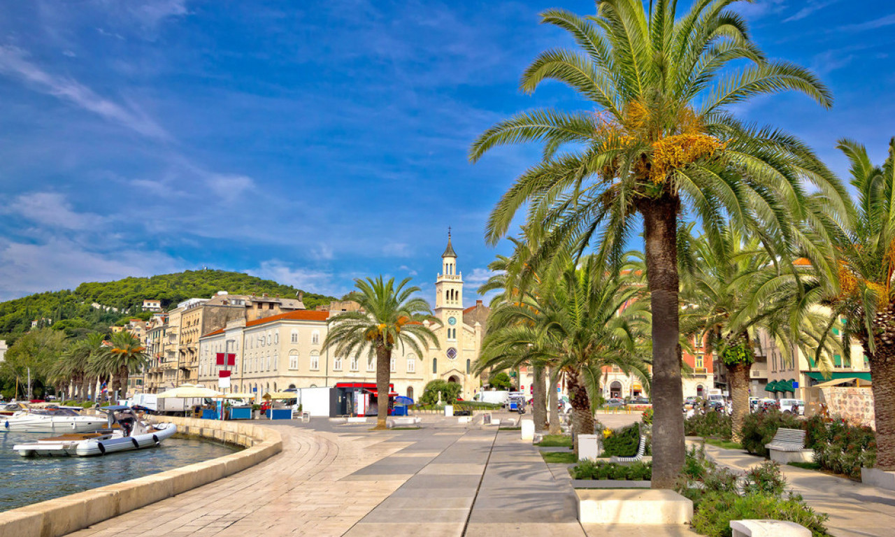 Split ima NAJSKUPLJI I NAJLOŠIJI HOTEL NA SVETU: Kazna turistima za spavanje u parku - 300 evra